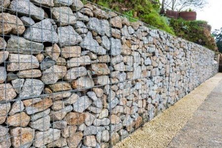 Installation de gabions, technique et avantages pour votre terrain
